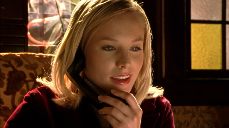 Kristen Bell on phone in Veronica Mars