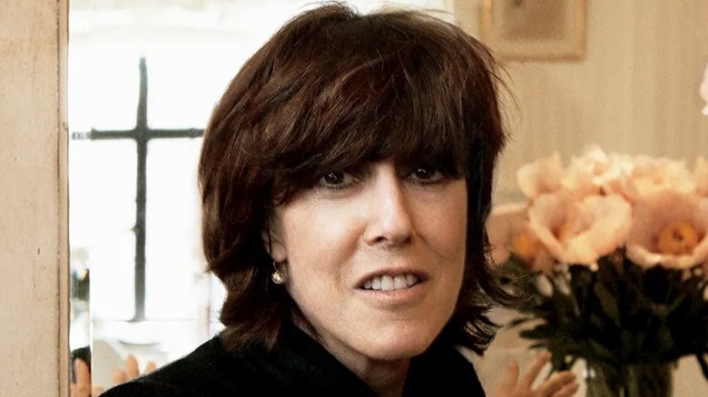 Nora Ephron talking with flowers 