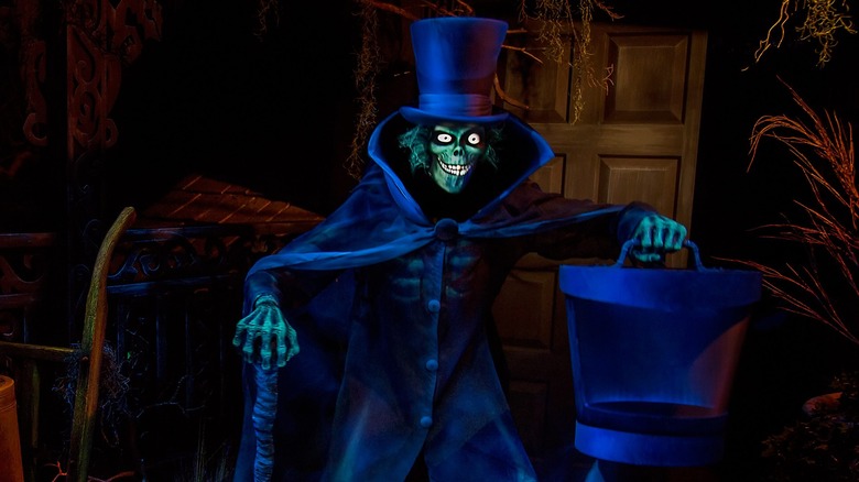 18 Haunted Mansion Easter Eggs Straight Out Of The Disney Ride 