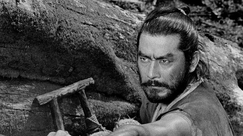 Taketoki Washizu (Toshiro Mifune) holds his weapons ready in Throne of Blood