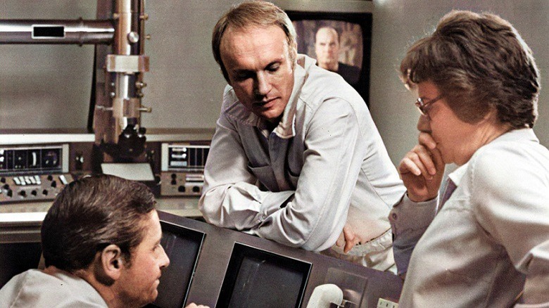 Scientists try to cure the Andromeda Strain