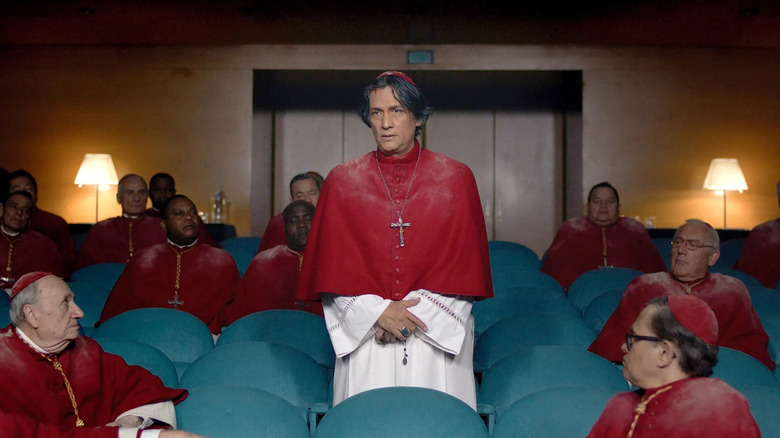 A potential pope gives a speech in Conclave