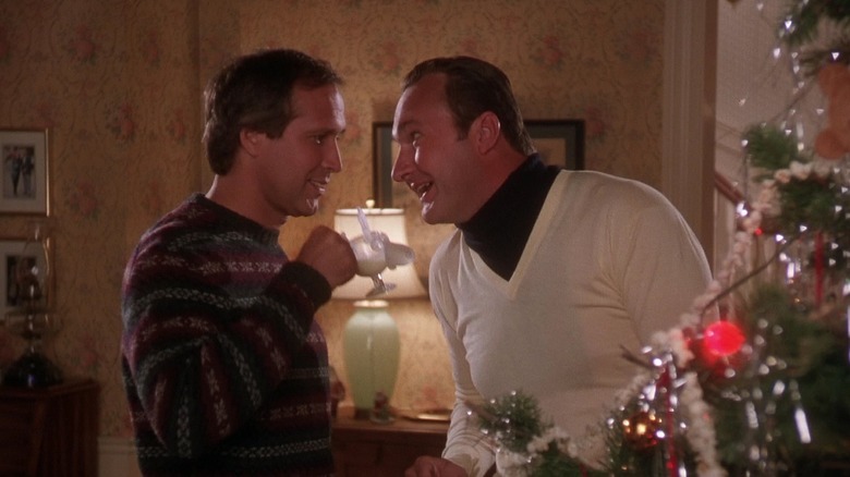 Chevy Chase as Clark Griswold talking to Eddie by the tree in National Lampoon's Christmas Vacation