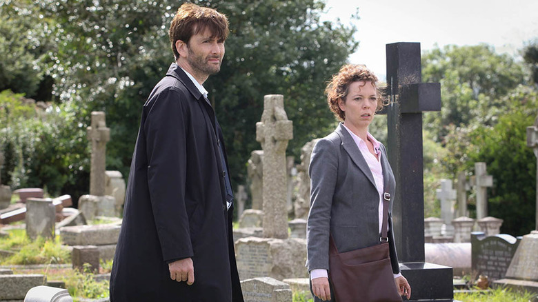 DI Alec Hardy and DS Ellie Miller in a graveyard on Broadchurch