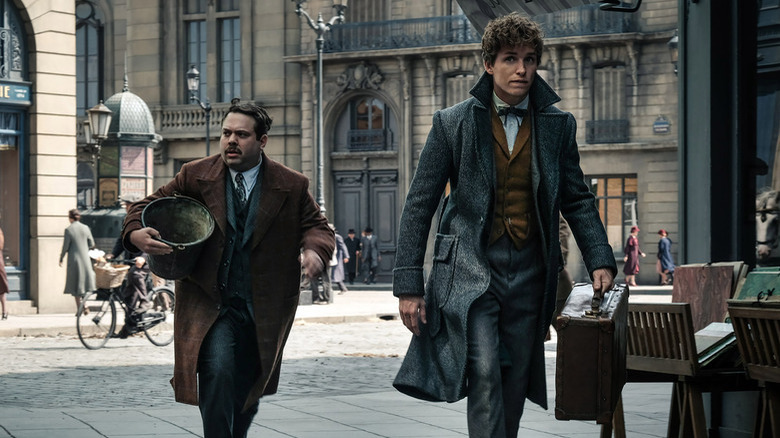 Newt and Jacob walking down the streetin Fantastic Beasts and Where to Find Them