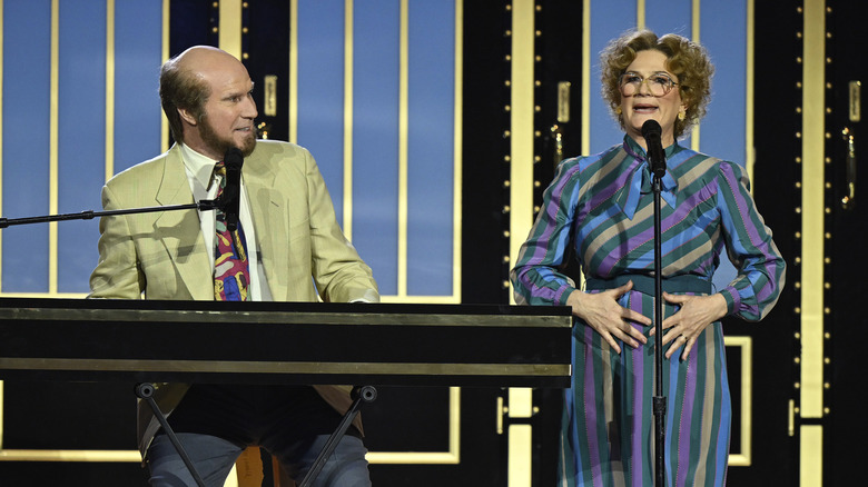 Will Ferrell dan Ana Gasteyer sebagai Marty dan Bobbi-Mohan Culp di SNL 50: The Homecoming Concert