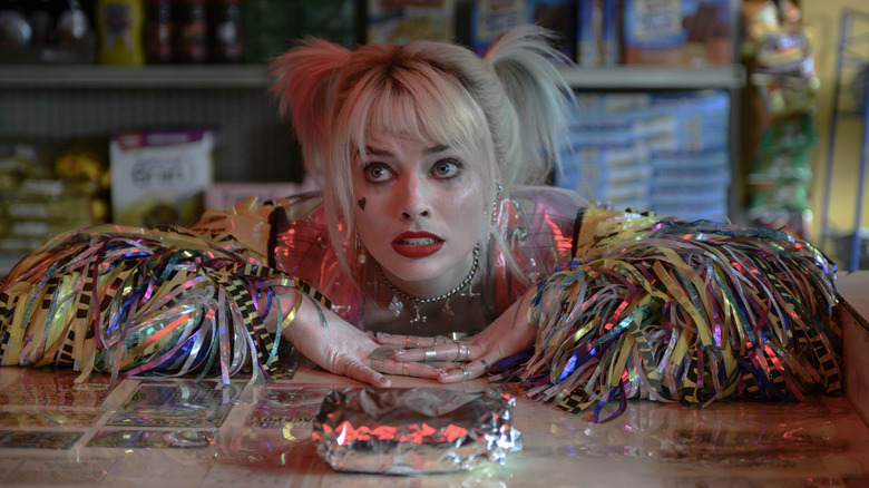 Margot Robbie as Harley Quinn with her egg sandwich in Birds of Prey