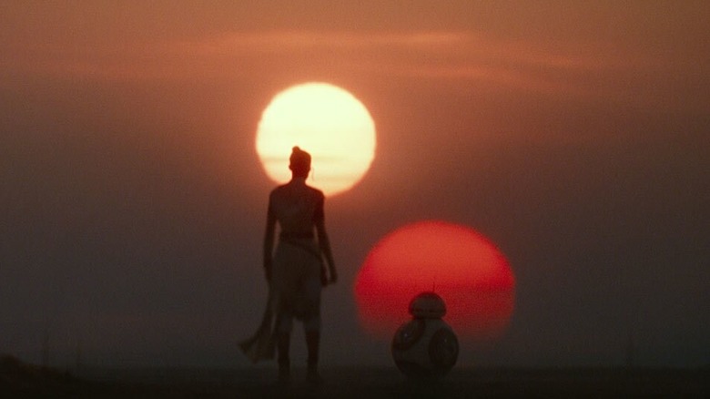 Daisy Ridley's Rey and BB-8 looking at the twin sunset at the end of Star Wars: The Rise of Skywalker