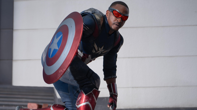 Anthony Mackie's Sam Wilson holding his shield squatting down in Captain America: Brave New World