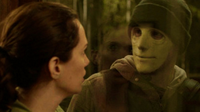 Kate Siegel stalked by masked man