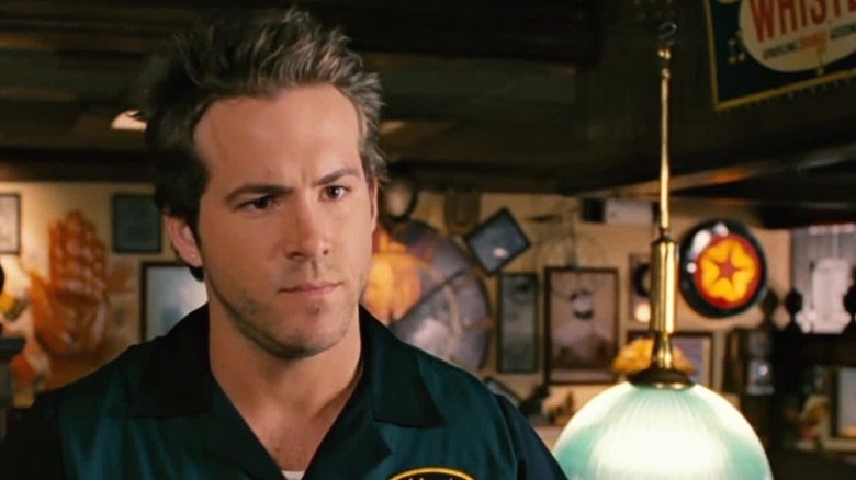 Ryan Reynolds works as a waiter in Waiting