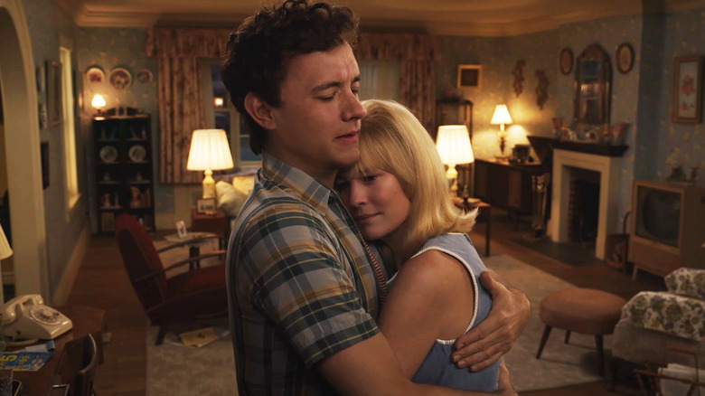 Tom Hanks' Richard Young hugs Robin Wright's Margaret Young in a living room in Here