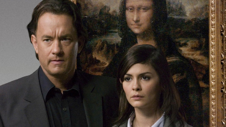 Robert Langdon e Sophie Neveu em frente à Mona Lisa