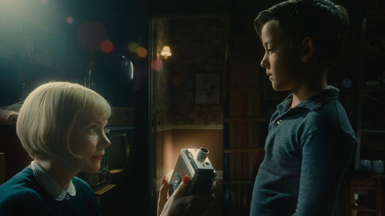 Michelle Williams and Mateo Zoryan in The Fabelmans
