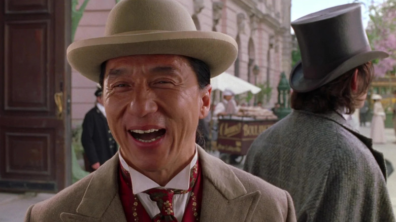 Jackie Chan como Passepartout risueño en La vuelta al mundo en 80 días (2004)