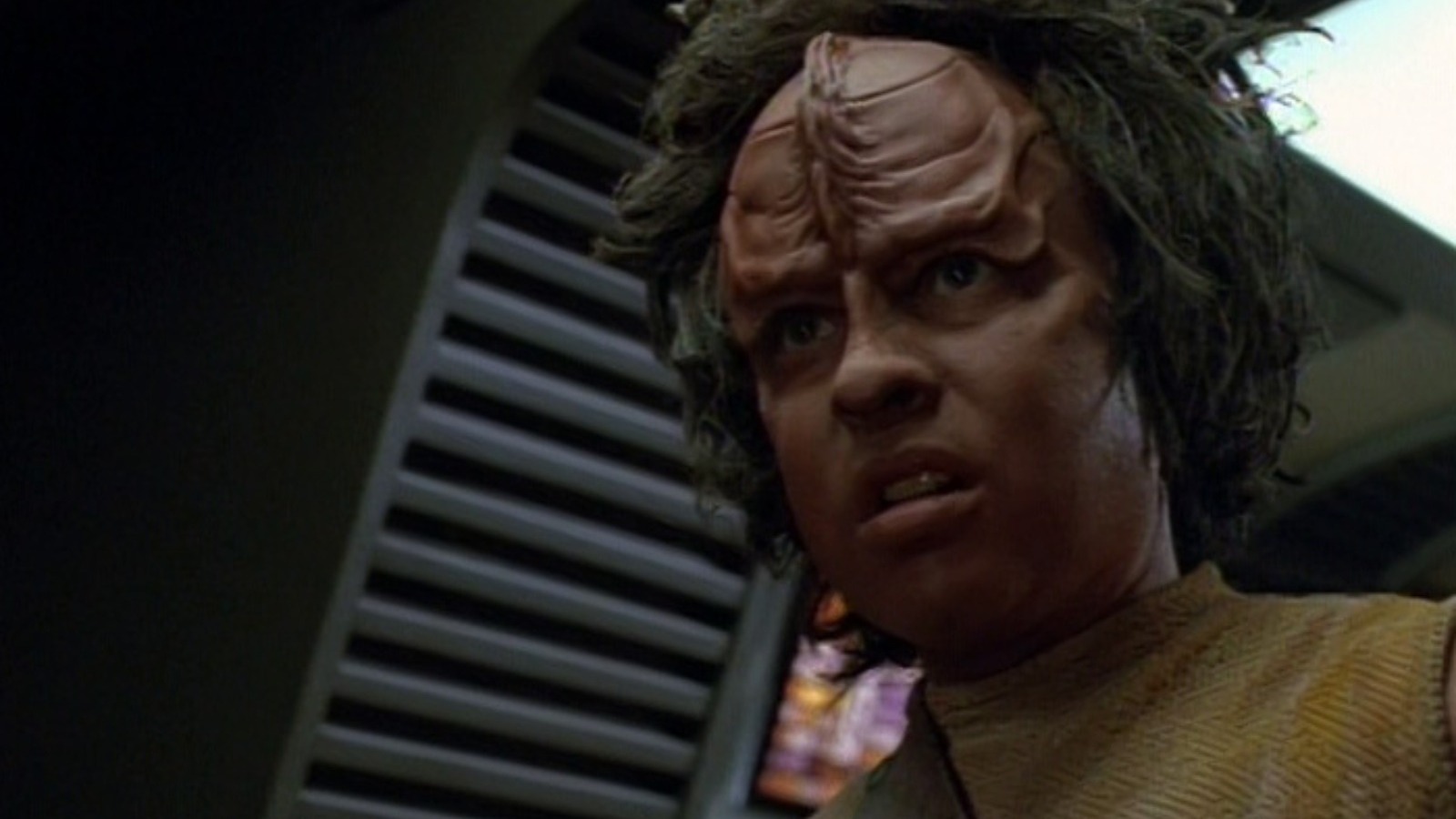 An unfortunate crippled DS9 cameo in Star Trek: Voyager's Initiations episode