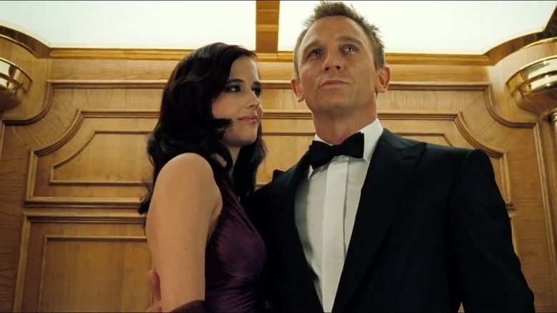 Daniel Craig holding Eva Green Casino Royale