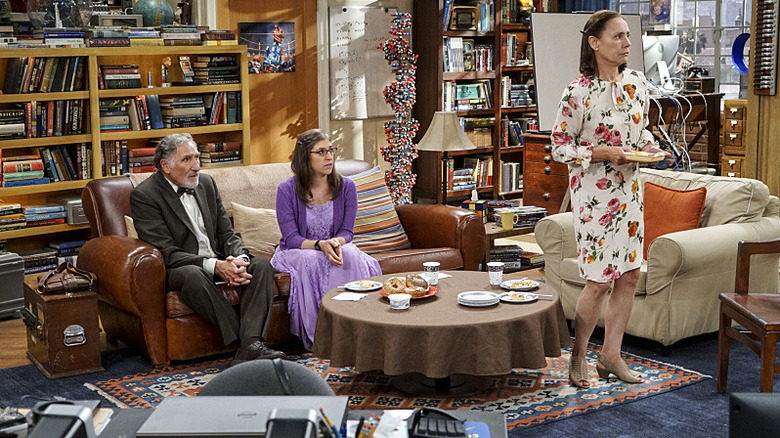 Alfred, Amy, and Mary in Leonard and Sheldon's living room on The Big Bang Theory