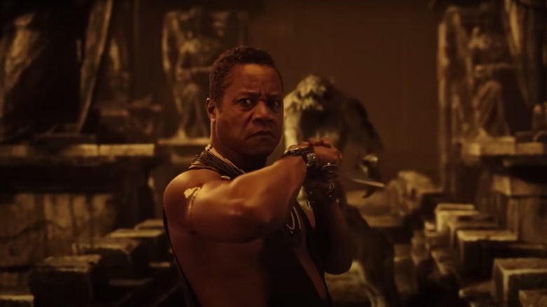 Cuba Gooding Jr. as Balthazar wielding a sword in Angels Fallen: Warriors of Peace