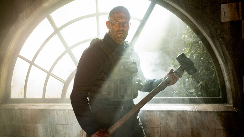 Jason Statham's Levon holding a sledgehammer in A Working Man