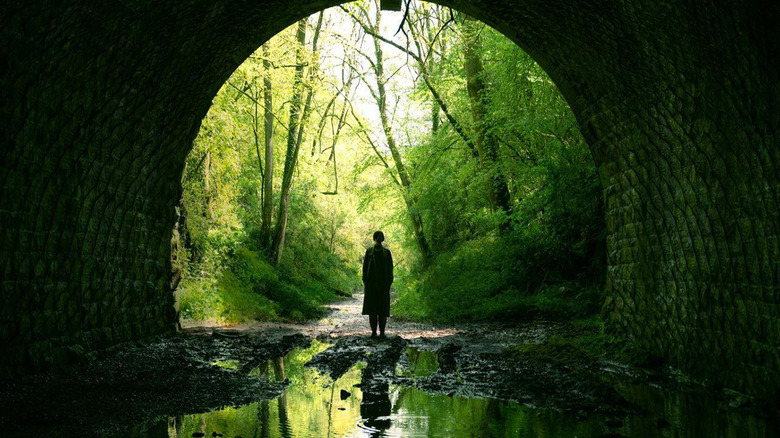 Jessie Buckley Men tunnel scene