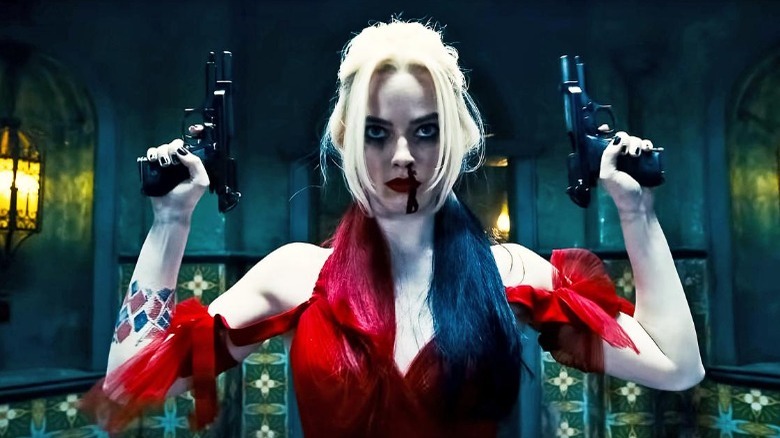 Harley Quinn with two guns