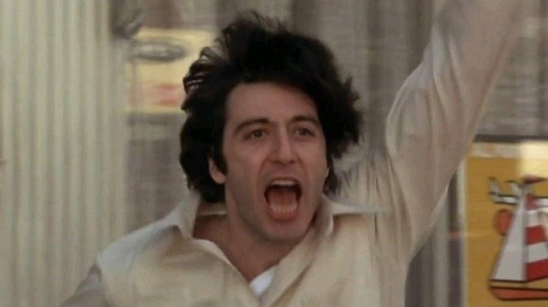 Al Pacino gritando em Dog Day Afternoon