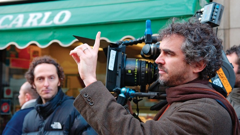 Children of Men Alfonso Cuaron holding camera