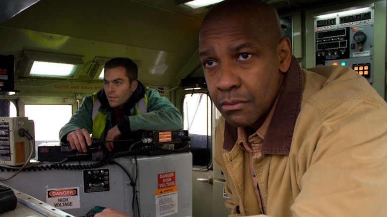 Denzel Washington as Frank Burns and Chris Pine as Will Colson try to stop a speeding train in Unstoppable