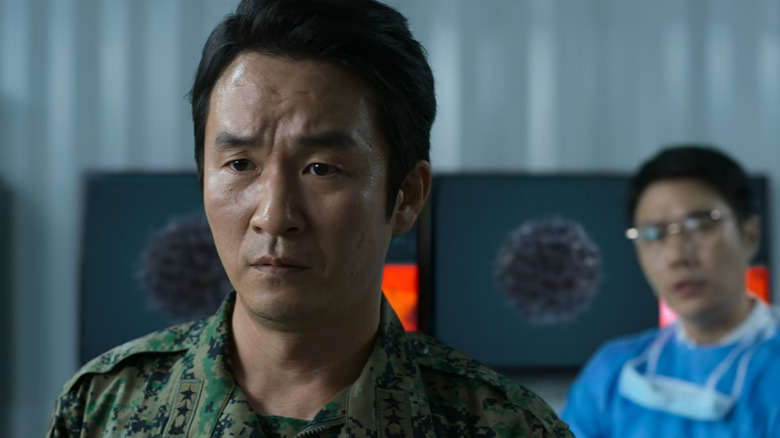 Commander Jin Seon-mu in lab with scientist