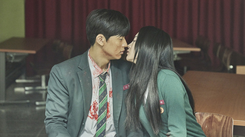 Su-hyeok and Nam-ra about to kiss