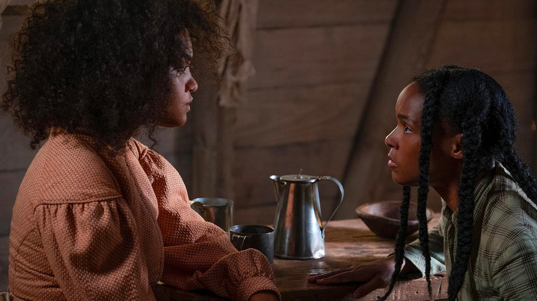 Kiersey Clemons as Julia and Janelle Monáe as Eden/Veronica in Antebellum