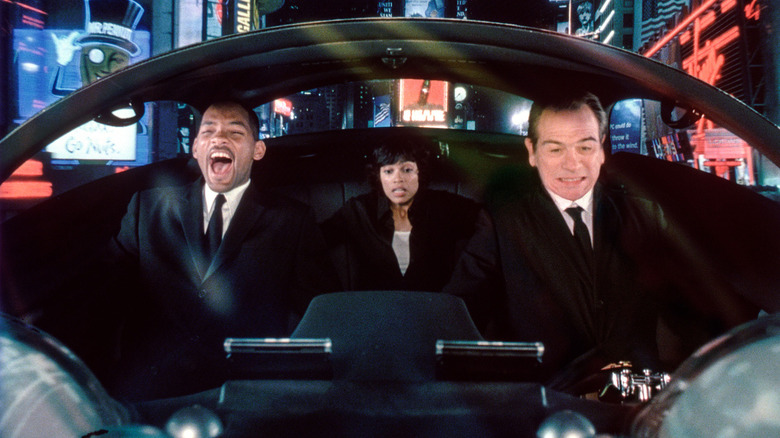 Will Smith, Rosaria Dawson and Tommy Lee Jones in MIB II