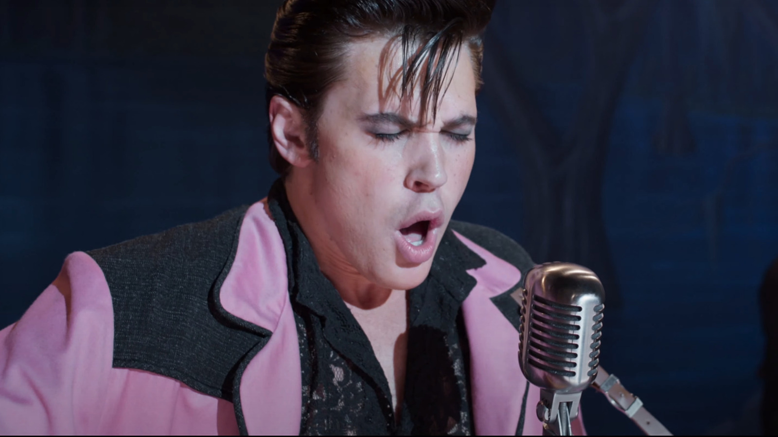 Elvis: Austin Butler dazzles and Baz Luhrmann takes care of business in  spectacular - Radio X