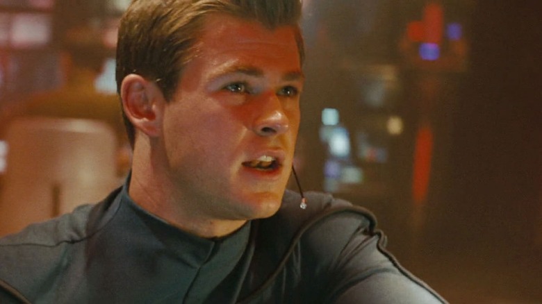 Chris Hemsworth talking in Star Trek (2009)