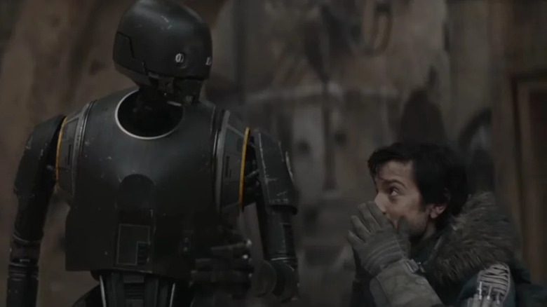 K-2SO stares at Cassian