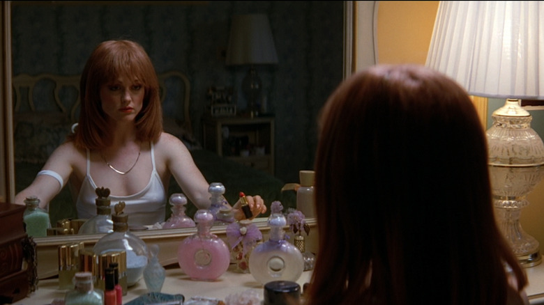 Amber (Julianne Moore) similarly stares in a mirror