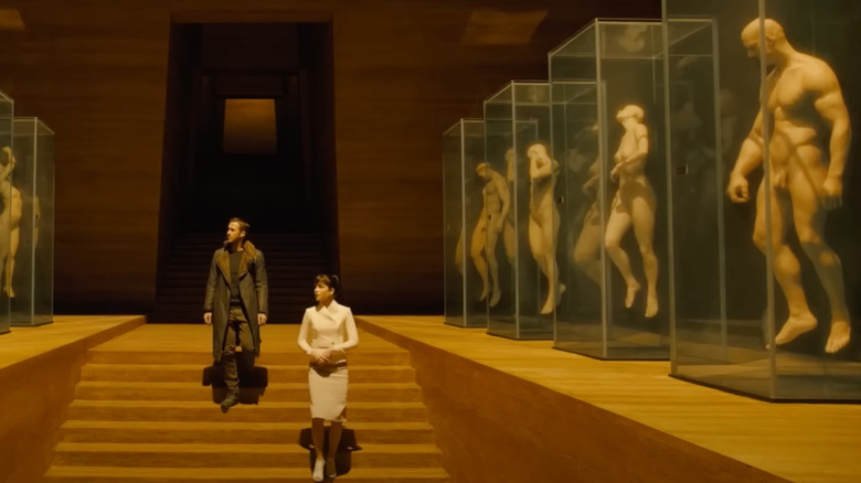 Sculptures of bodies in tanks in Blade Runner 2049