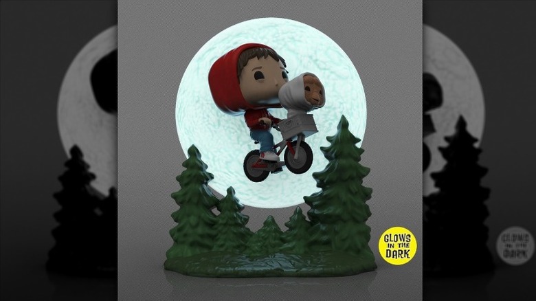 Bring Elliot And E.T.'s Classic Flight Home With New E.T. 40th Anniversary  Funko POP Collection