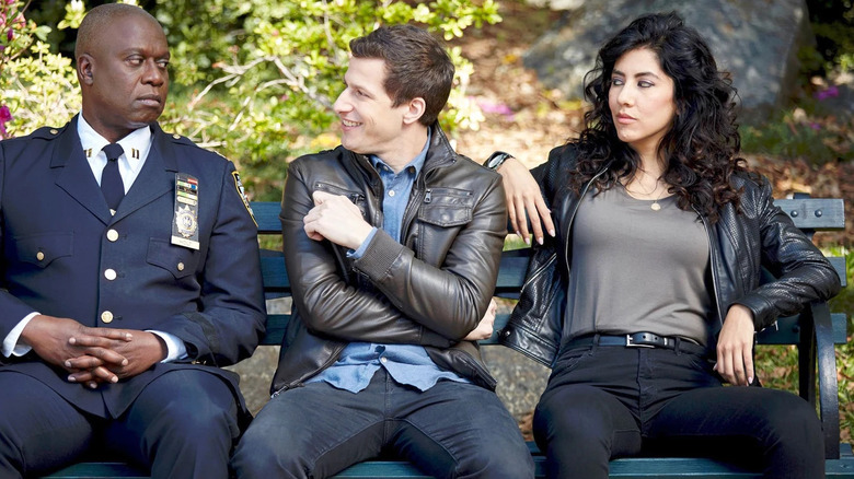 Holt Jake and Amy on a bench in Brooklyn Nine-Nine