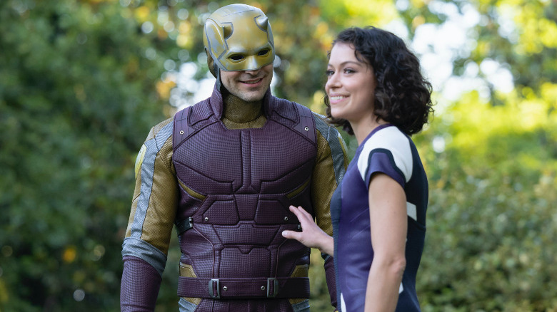 Charlie Cox and Tatiana Maslany in She-Hulk: Attorney at Law