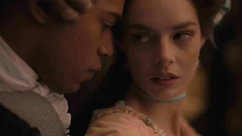 Kelvin Harrison Jr. as Chevalier de Saint-Georges and Samara Weaving as Marie-Josephine in Chevalier