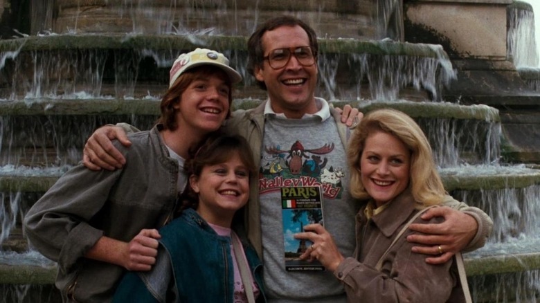 Chevy Chase Beverly D'Angelo Dana Hill Justin Lively in front of fountain National Lampoon's European Vacation