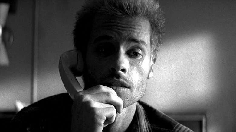 Leonard Shelby on the phone in Memento