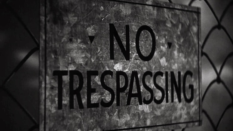 no trespassing sign