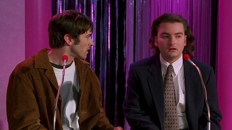 Jason Lee and Brian O'Halloran in Mallrats