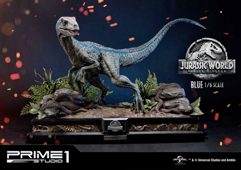 Jurassic World Raptor Statue