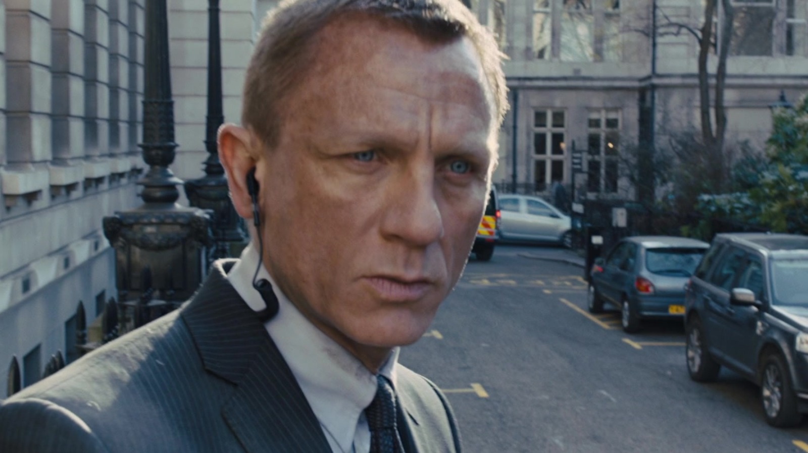 Daniel Craig Had To Run While Injured During One Of Skyfalls Best Scenes
