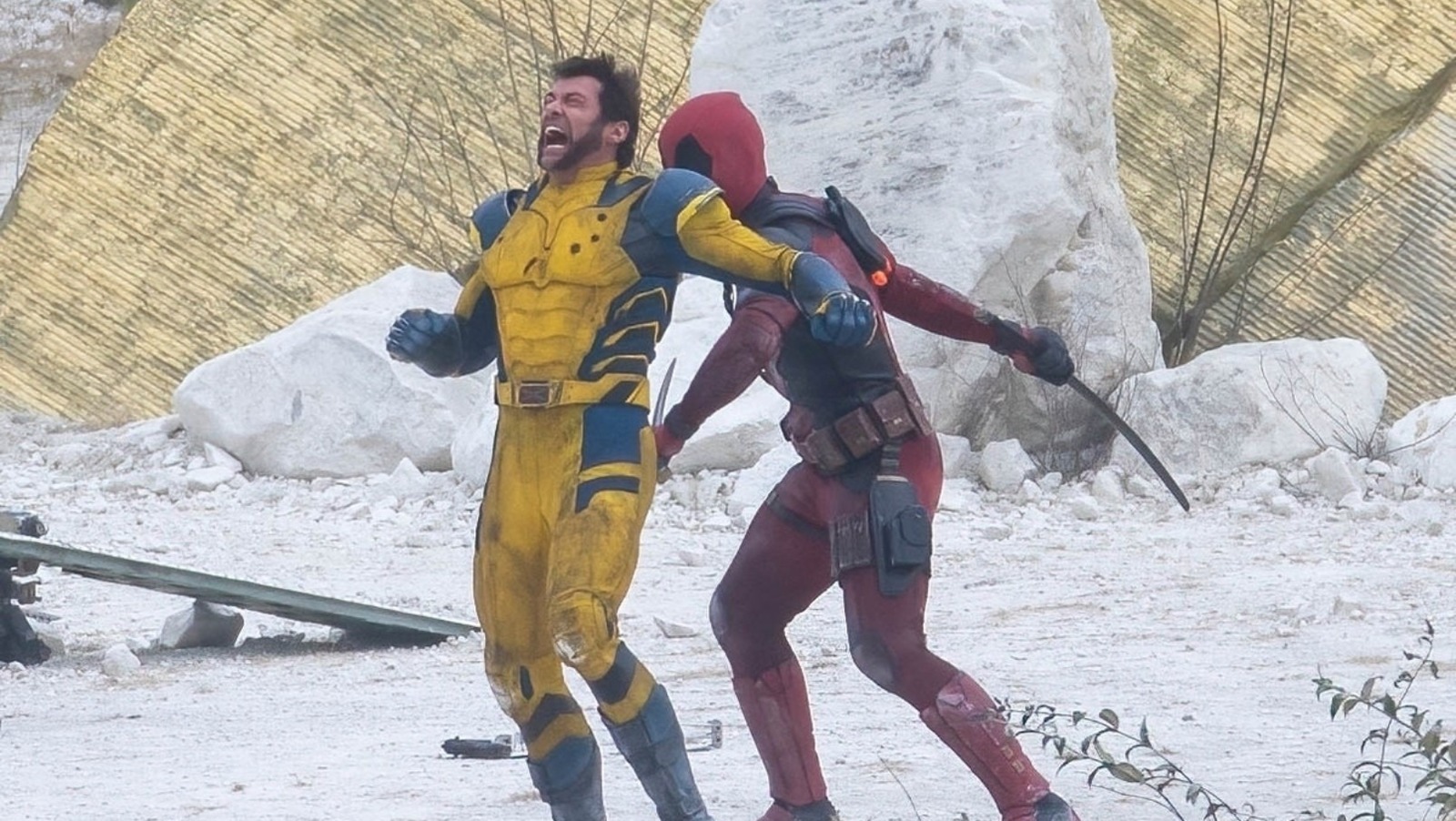 Imagens do set de Deadpool 3 revelam uma briga entre Wolverine e Wade e