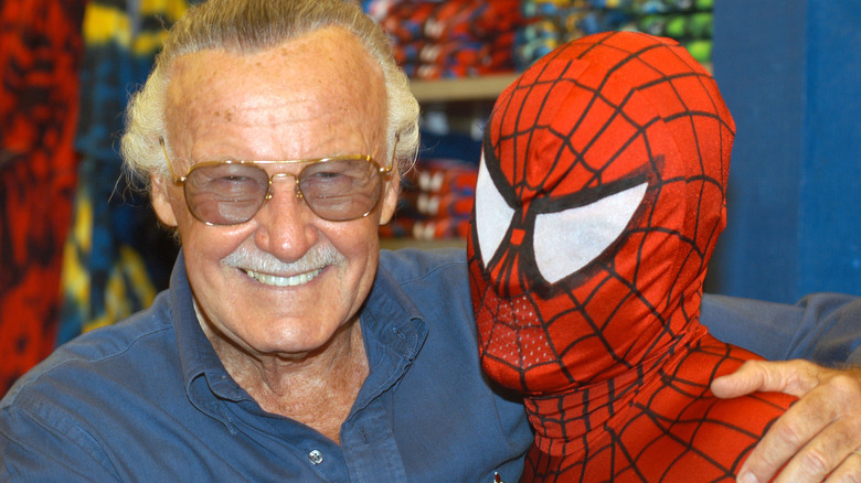 Foto de Stan Lee e Homem-Aranha